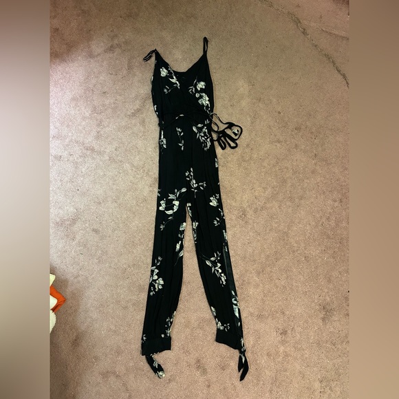 Black floral jumpsuit - Picture 1 of 3